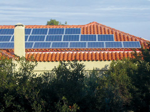 Φωτοβολταϊκά στη στέγη